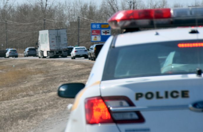 Sécurité routière : les camionneurs ciblés lors d’une vaste opération, plus de 5600 infractions relevées en une journée