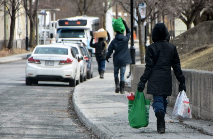 Logement, épicerie, itinérance : la Coalition Main rouge réclame des actions face à la pauvreté grandissante