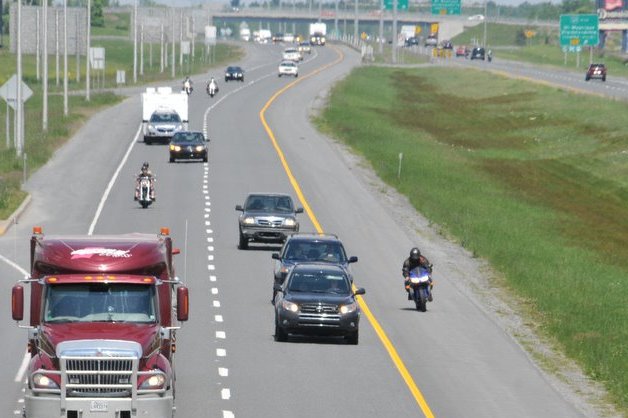 Long congé des Patriotes : le soleil ramène les motocyclistes sur les routes une invitation à partager la route sécuritairement