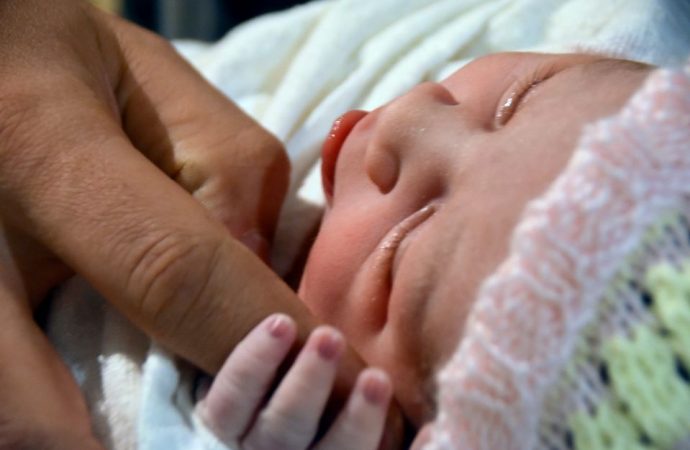 Nouveau-nés 2025 : Emma et Noah dominent les palmarès des prénoms au Québec, alors que Sylvie et Michel mènent chez …les nouveaux retraités