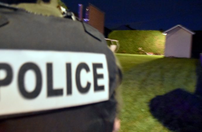 Blessé mortellement au cou par une scie à chaîne, un sexagénaire perd la vie à Drummondville : le coroner Garneau ouvre une enquête