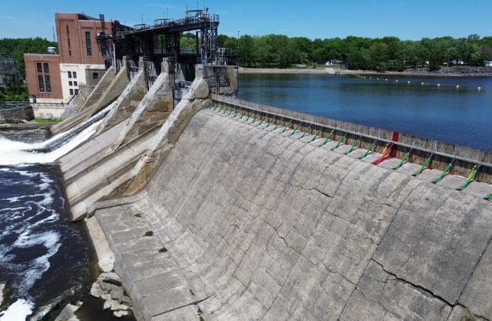 Barrage Hemmings : les haussoirs sont installés, place maintenant au retour progressif des eaux