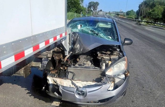 Fatigue au volant  : une conductrice percute violemment l’arrière d’un camion sur l’autoroute