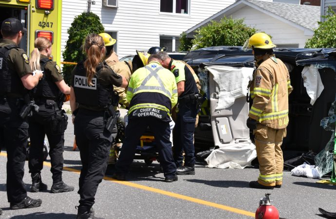 Capotage : trois véhicules impliqués, une conductrice transportée à l’hôpital à Drummondville