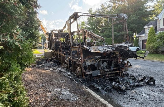 Incendie : Un imposant motorisé et un projet de vacances partent en fumée à Drummondville