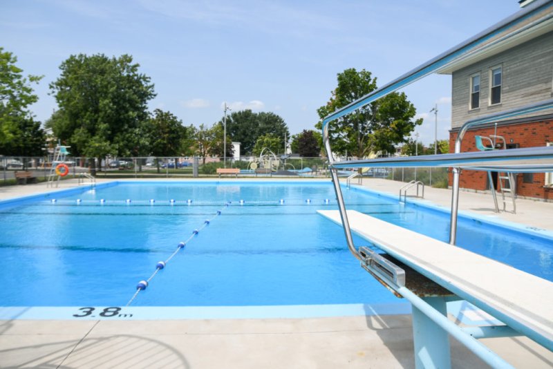 Privilégiez les piscines ou les jeux d’eau pour vous rafraîchir !