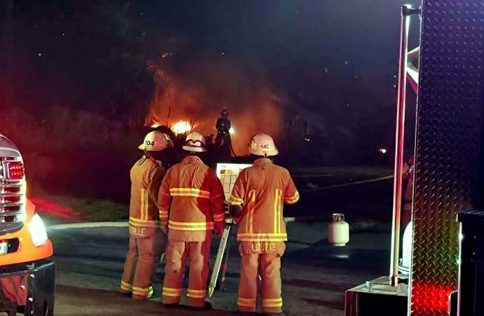 Violent incendie à Saint-Cyrille-de-Wendover : un bâtiment complètement détruit