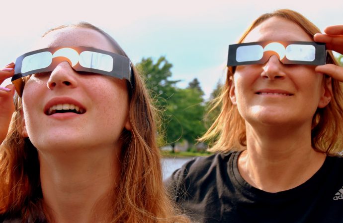 Éclipse solaire : à quelques jours du rendez-vous, le Soleil et la Lune s’apprêtent à nous en mettre plein la vue