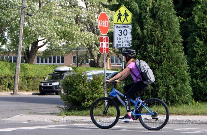 La voiture gagne du terrain sur le chemin de l’école : Piétons Québec et Vélo Québec interpellent les partis