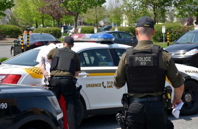 Insultes, intimidation et incivilités envers les policiers et agents municipaux : un règlement pour freiner les abus