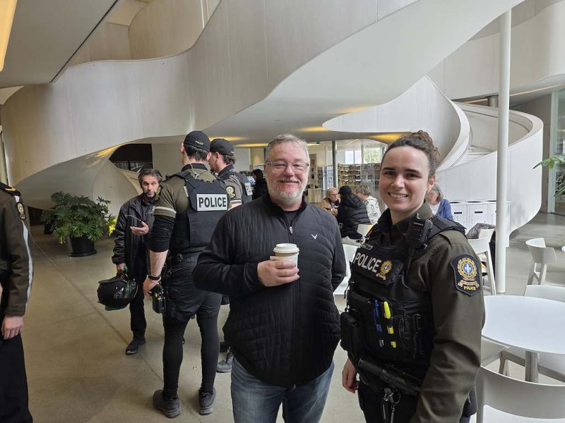« Un café avec un policier » de retour à la bibliothèque publique le 11 octobre