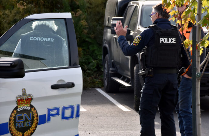 Un homme retrouvé sans vie le long des rails : la piste criminelle écartée le coroner devra établir les circonstances