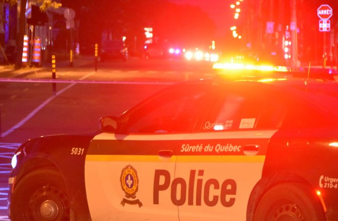 Véhicule de luxe volé : un suspect arrêté après une poursuite policière au centre-ville de Drummondville